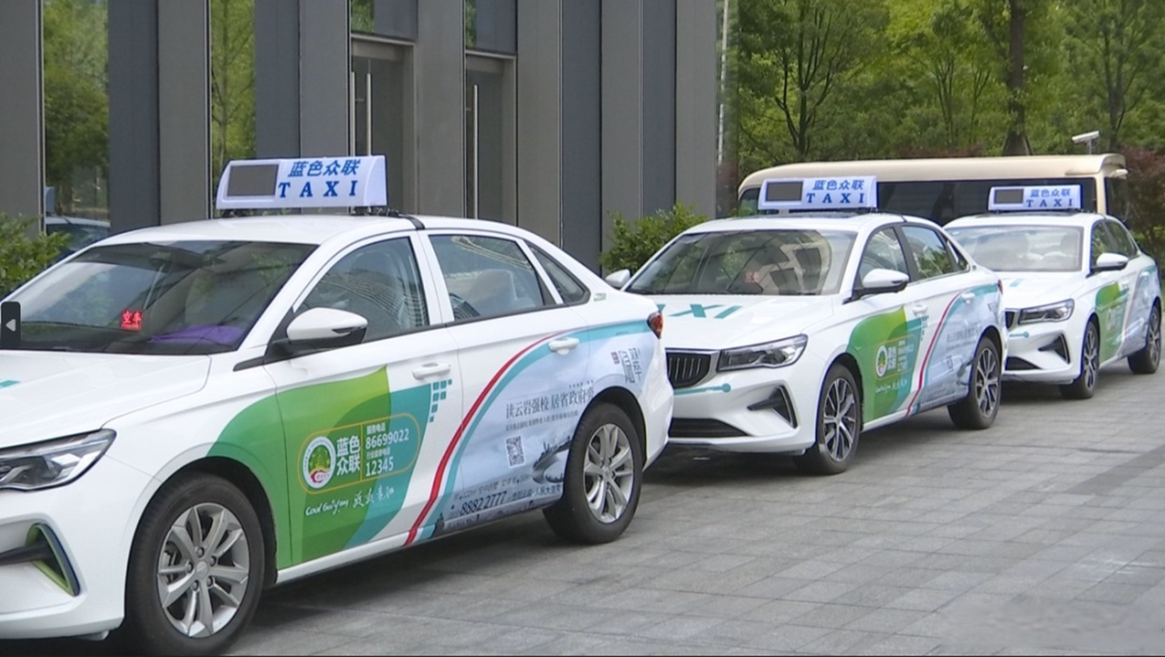 贵阳出租车将统一换装亮相】6月18日,"贵阳市出租车车身媒体合作签约