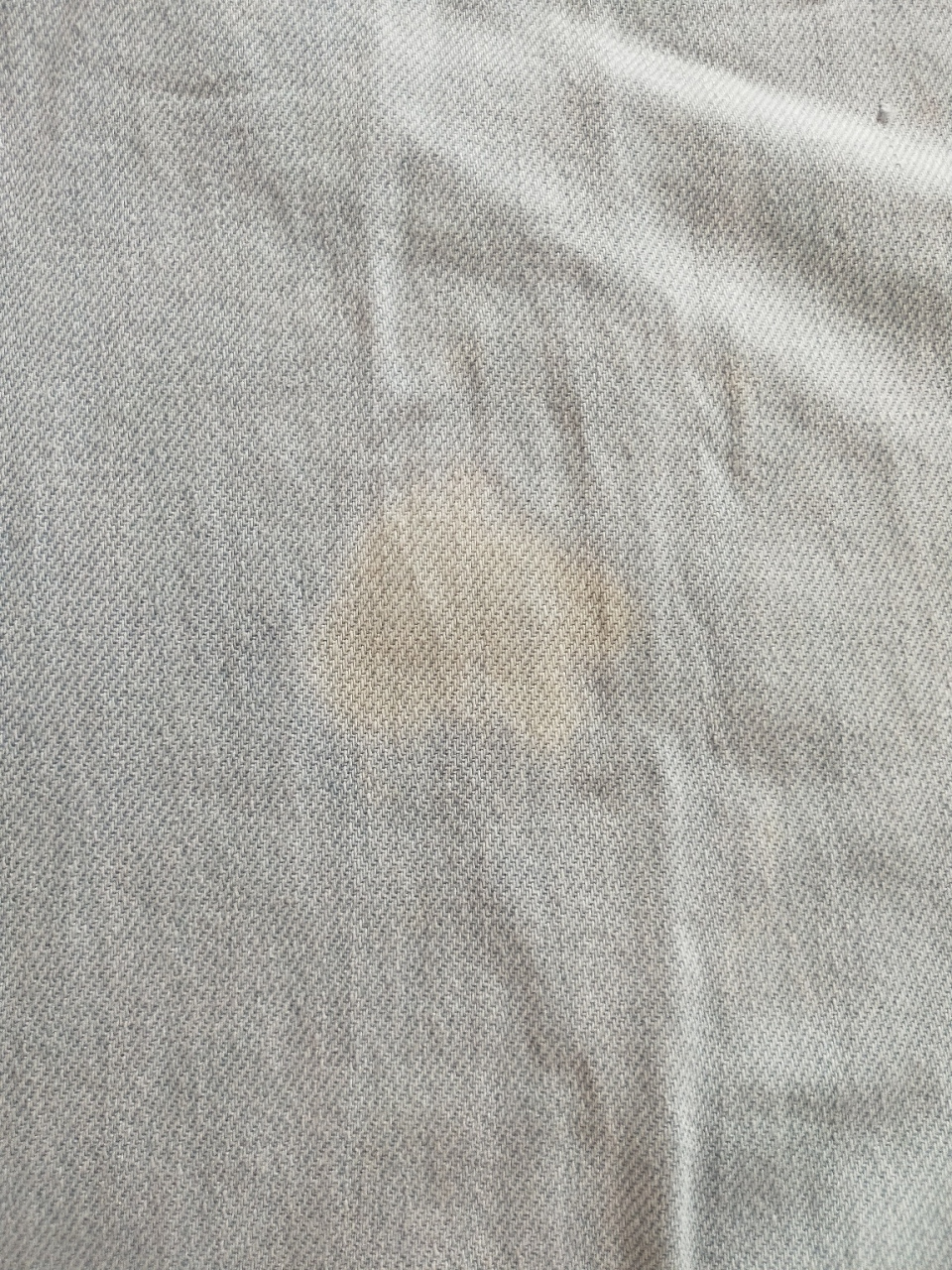 牛仔裤局部掉色了怎么办0101 牛仔裤上有污渍,洗的时候搓的太用力