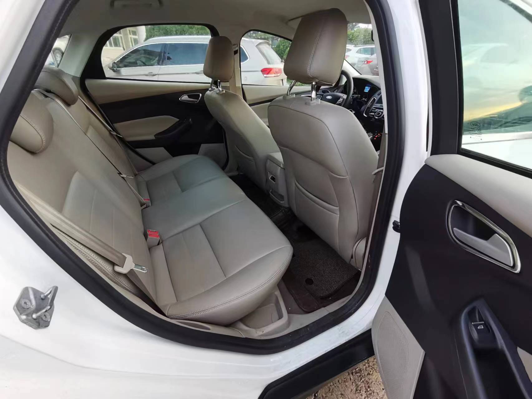 新到18年福特福克斯三厢经典舒适型智行版,自动挡1.