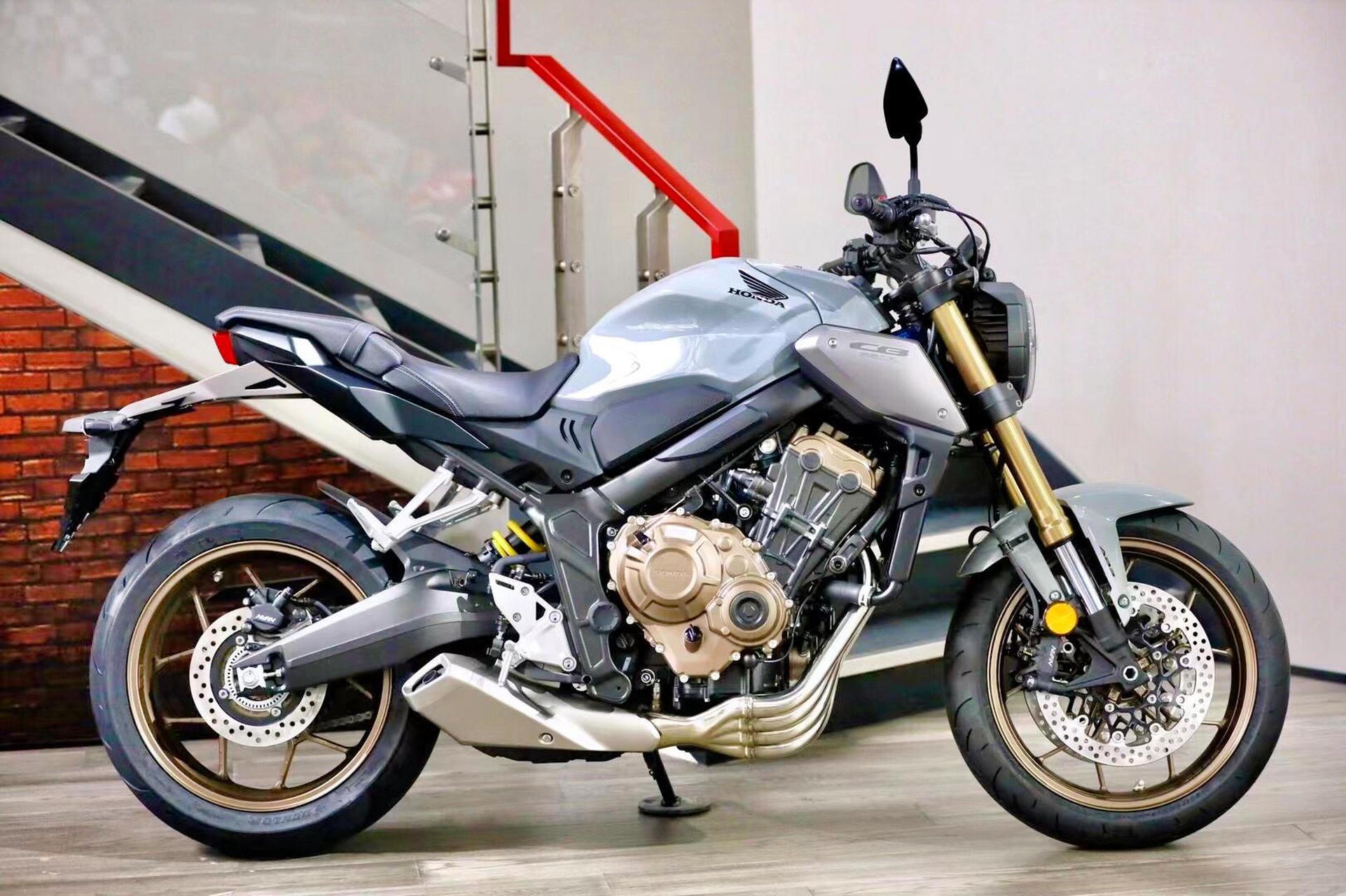 2021款cb650r 水泥灰配色 机车美图