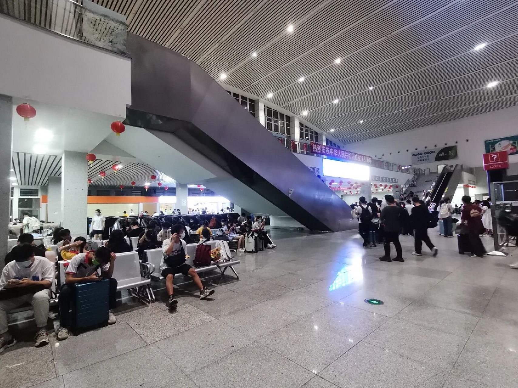肇庆站/肇庆东站‖国庆候车现状 上图!