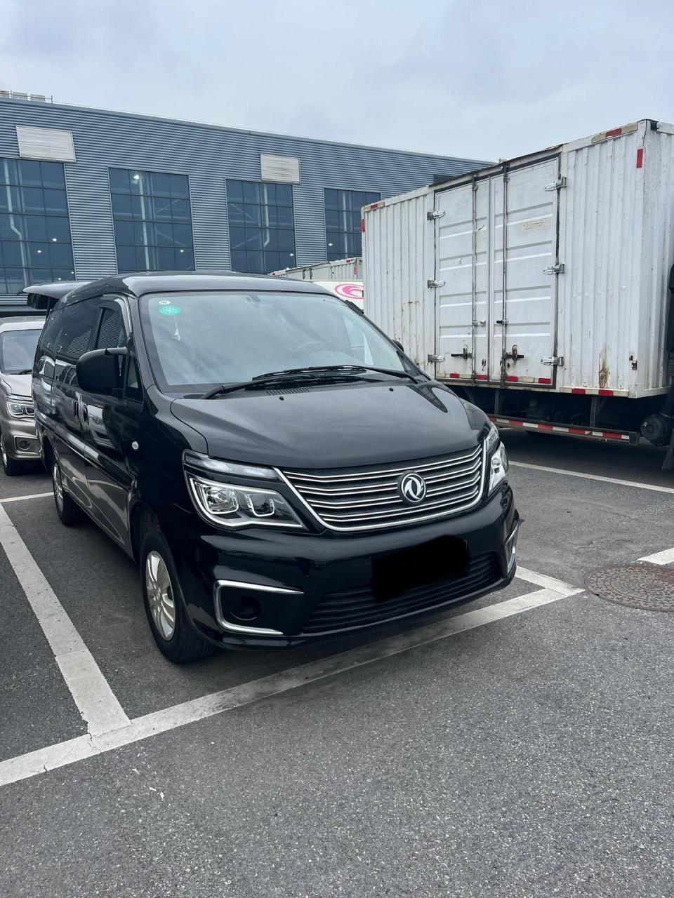 刚到一台20年上牌的东风风行菱智,m5,七座商务车,高配,1.