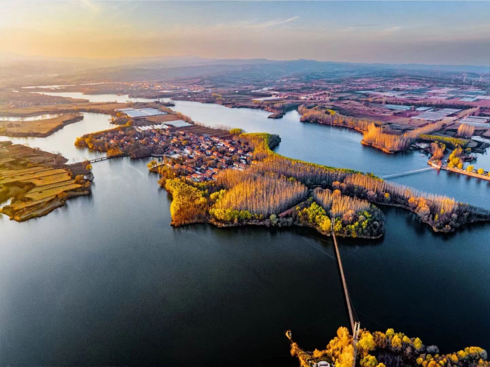 神仙美景之地——长子申村水库 这里是长子申村水库 航拍作者:李德心