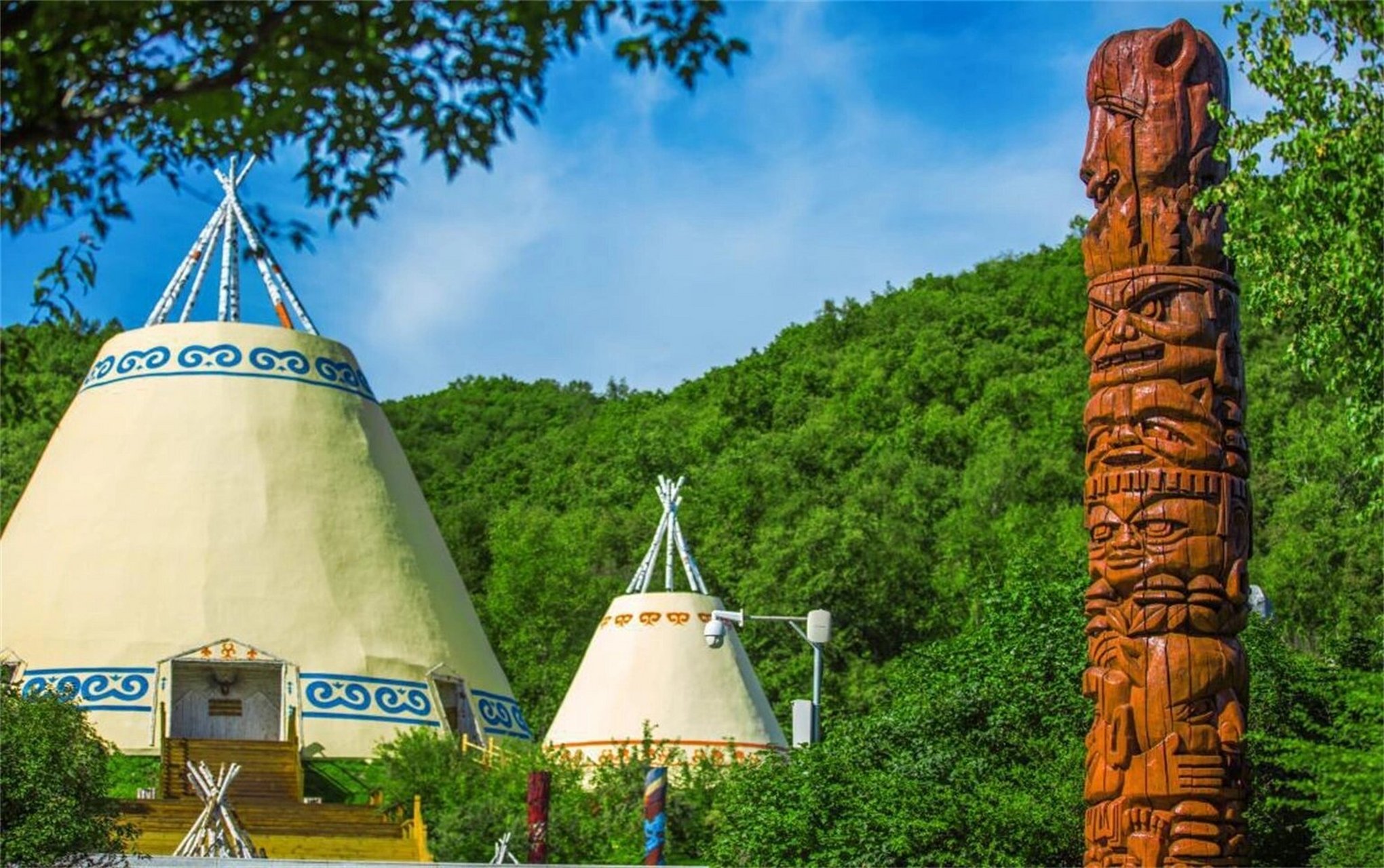 黑河中俄民族风情园是国家 4a 级旅游景区,位于黑龙江省黑河市爱辉区