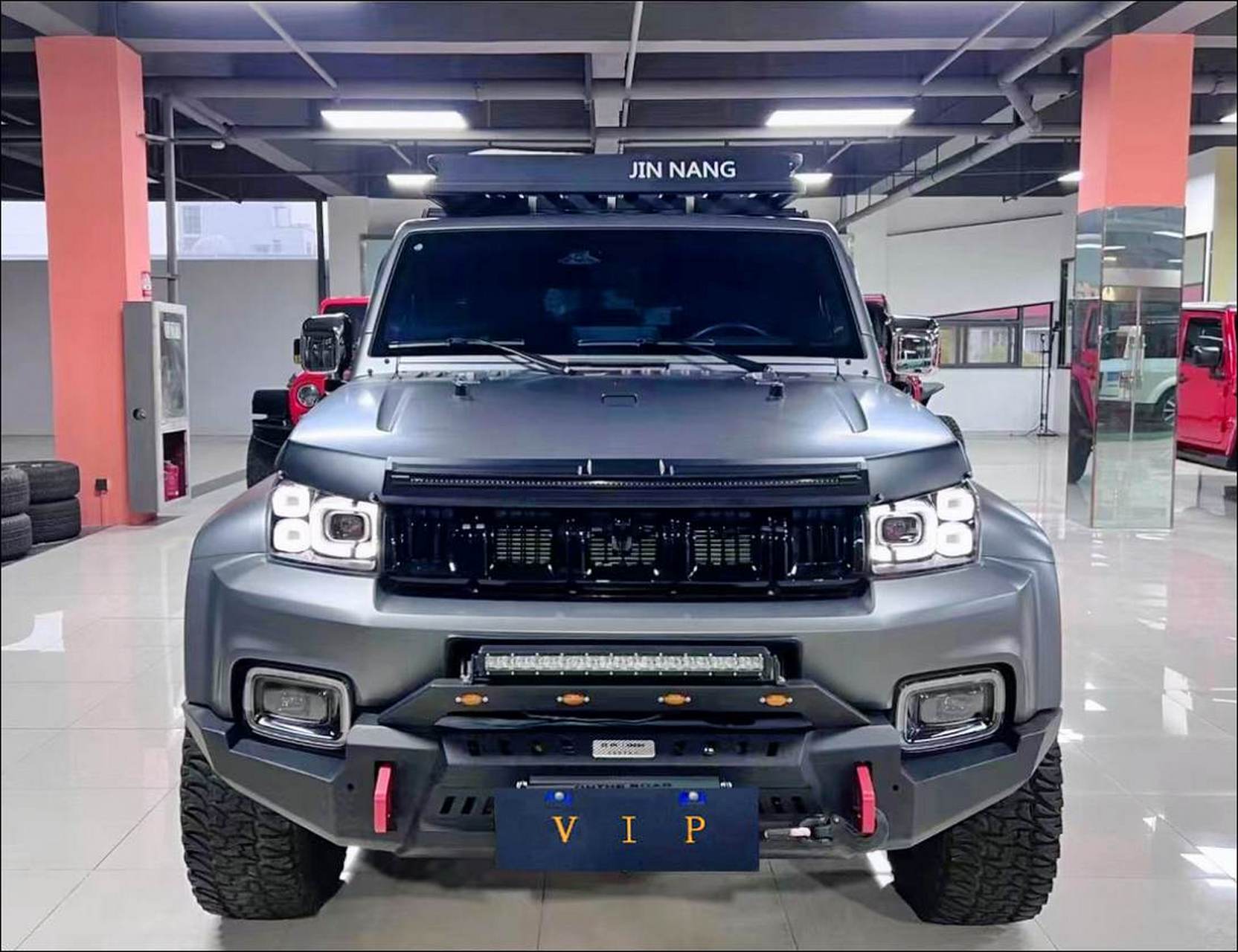 68万.北京bj40 2021款 2.0t 自动四驱环塔冠军版 表显里程:3.