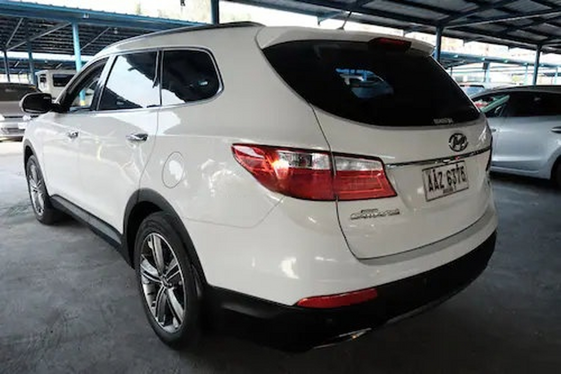 现代格瑞,这玩意在国内也卖过一阵子,这辆车是六座柴油四驱自动挡