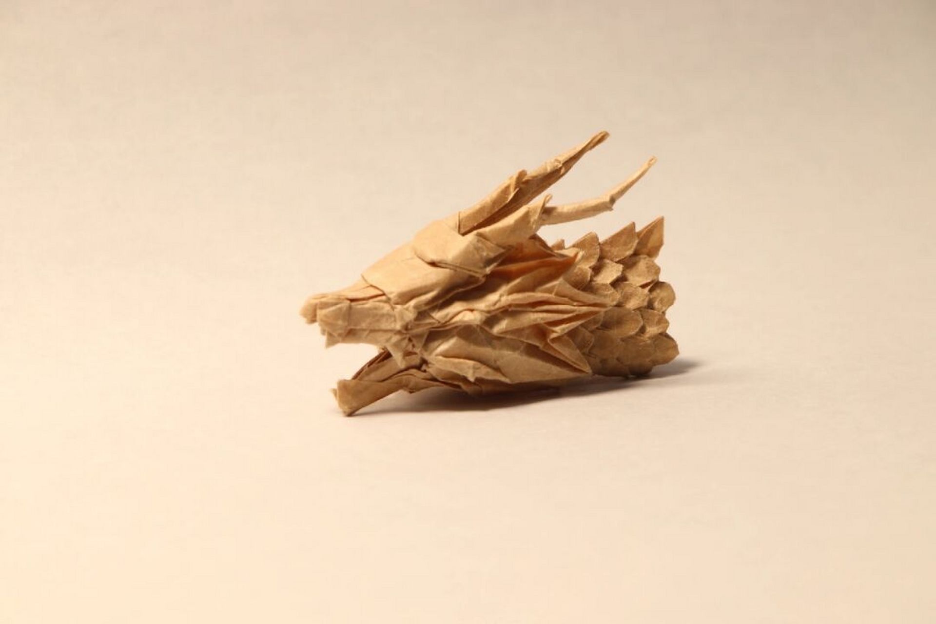 国内大佬李昌祺的设计,本身是一条完整的龙,但是截取了头部的一角折