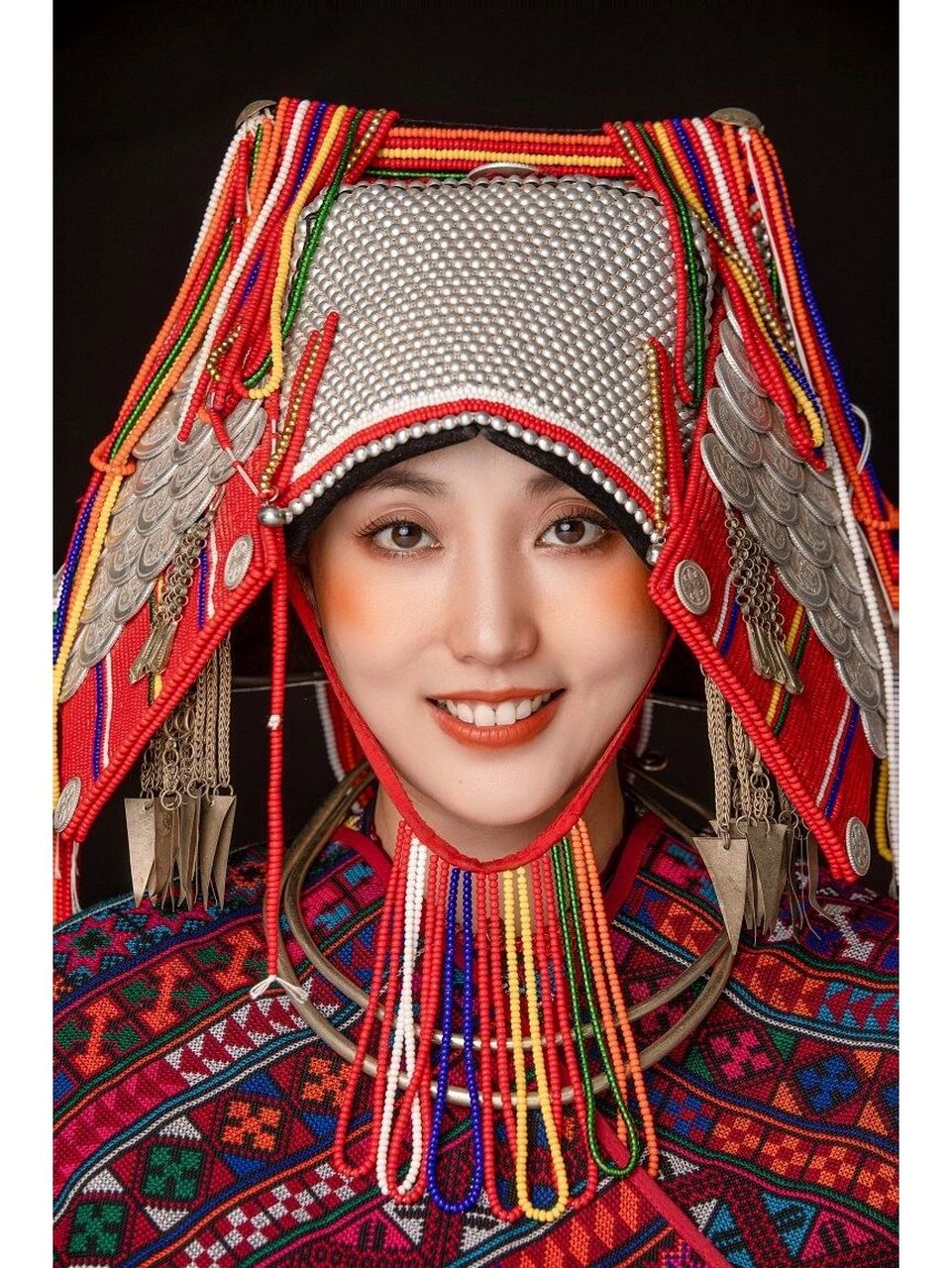 哈尼阿卡人 华丽的纯手工哈尼族阿卡支系头饰#少数民族# #56个民族