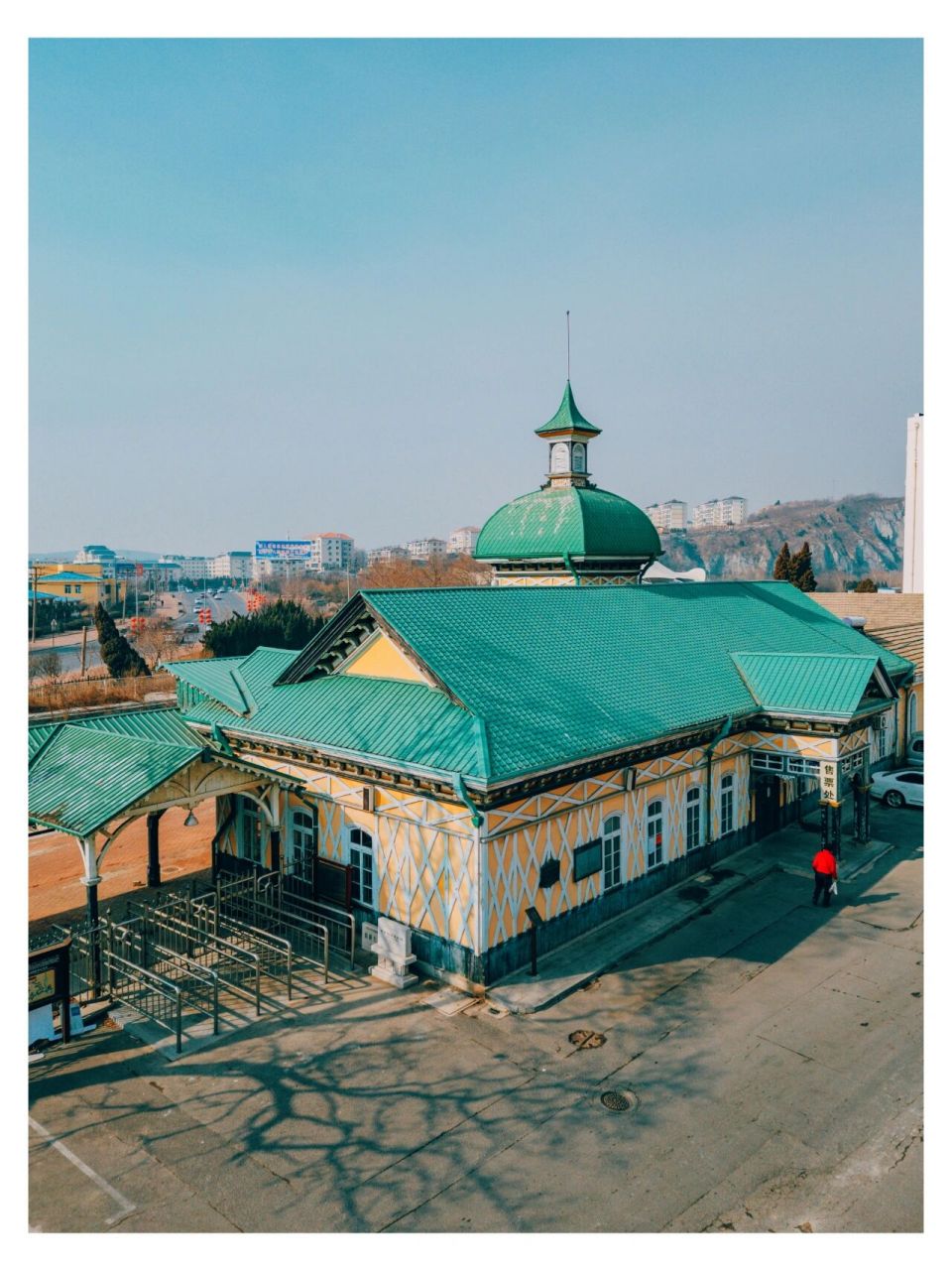 旅顺站,我愿称之为火车站的颜值天花板 从大连市区坐了两个小时的地铁