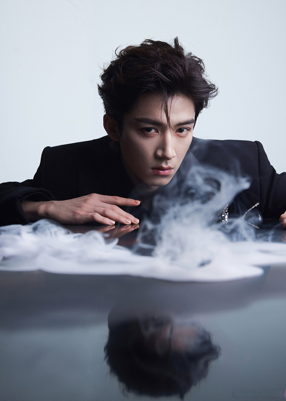 俊逸型格,尽展独特魅力.