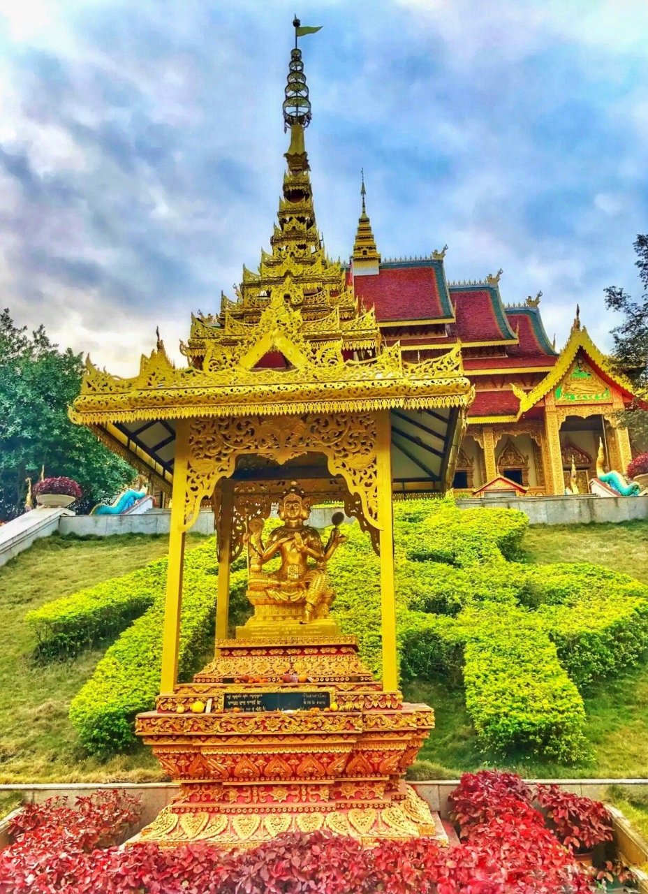 6-12 勐泐大佛寺—景飘大殿与四面佛 景飘大殿,它既是整座寺院的核心