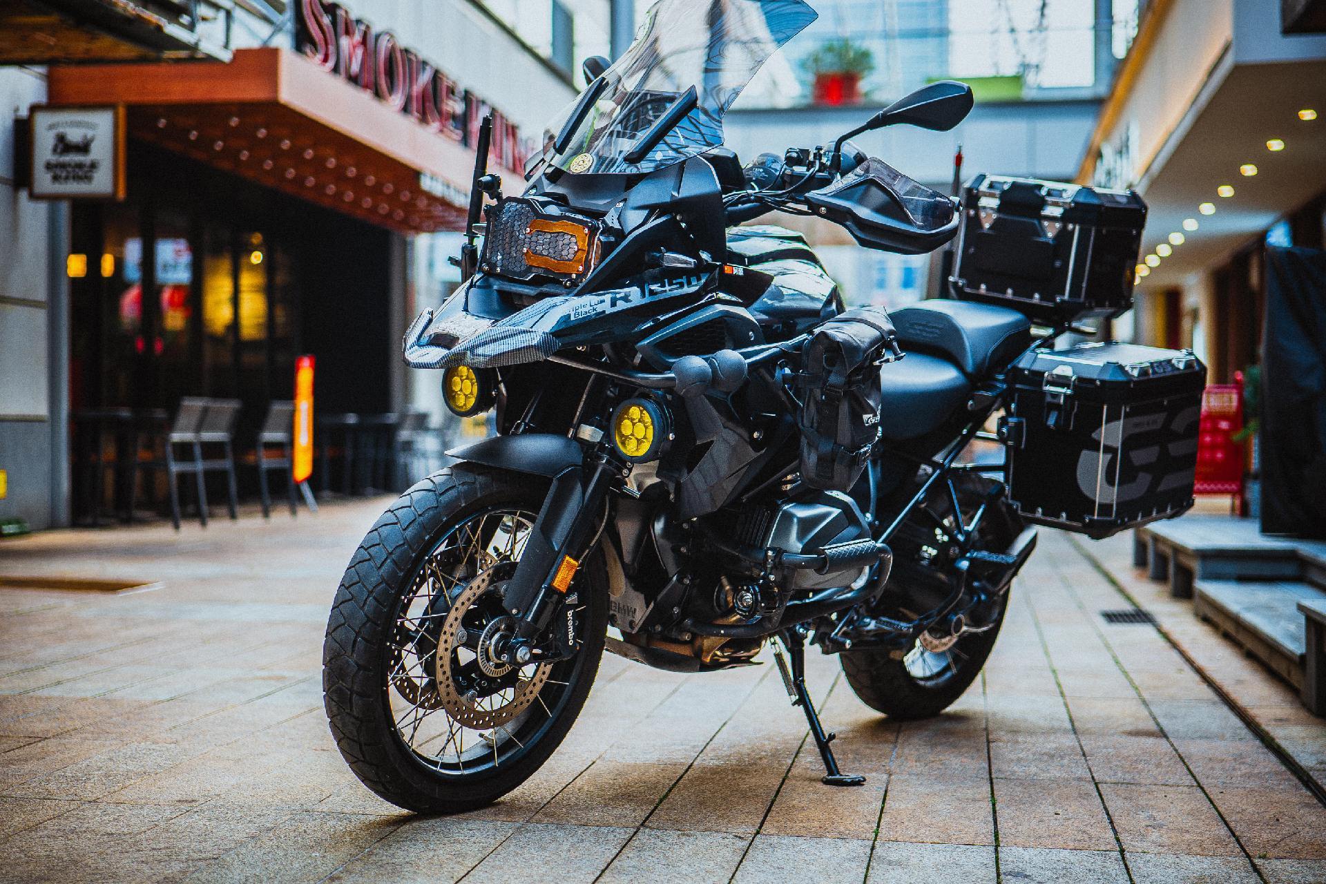 宝马水鸟黑武士.生活要有调性,是你心中的bmw1250gs黑武士吗?