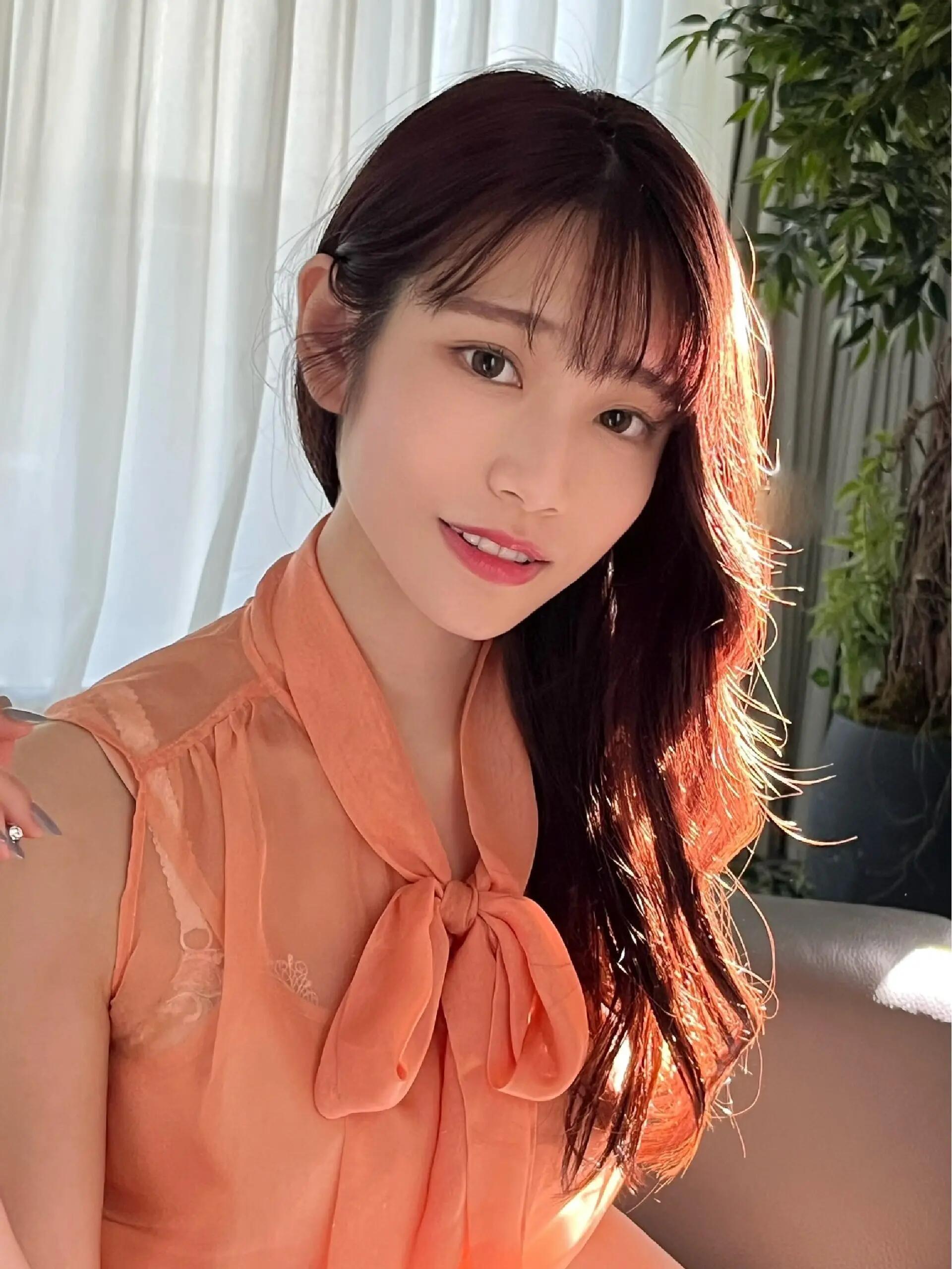 河北彩花 应该是在拍摄工作现场拍的照片