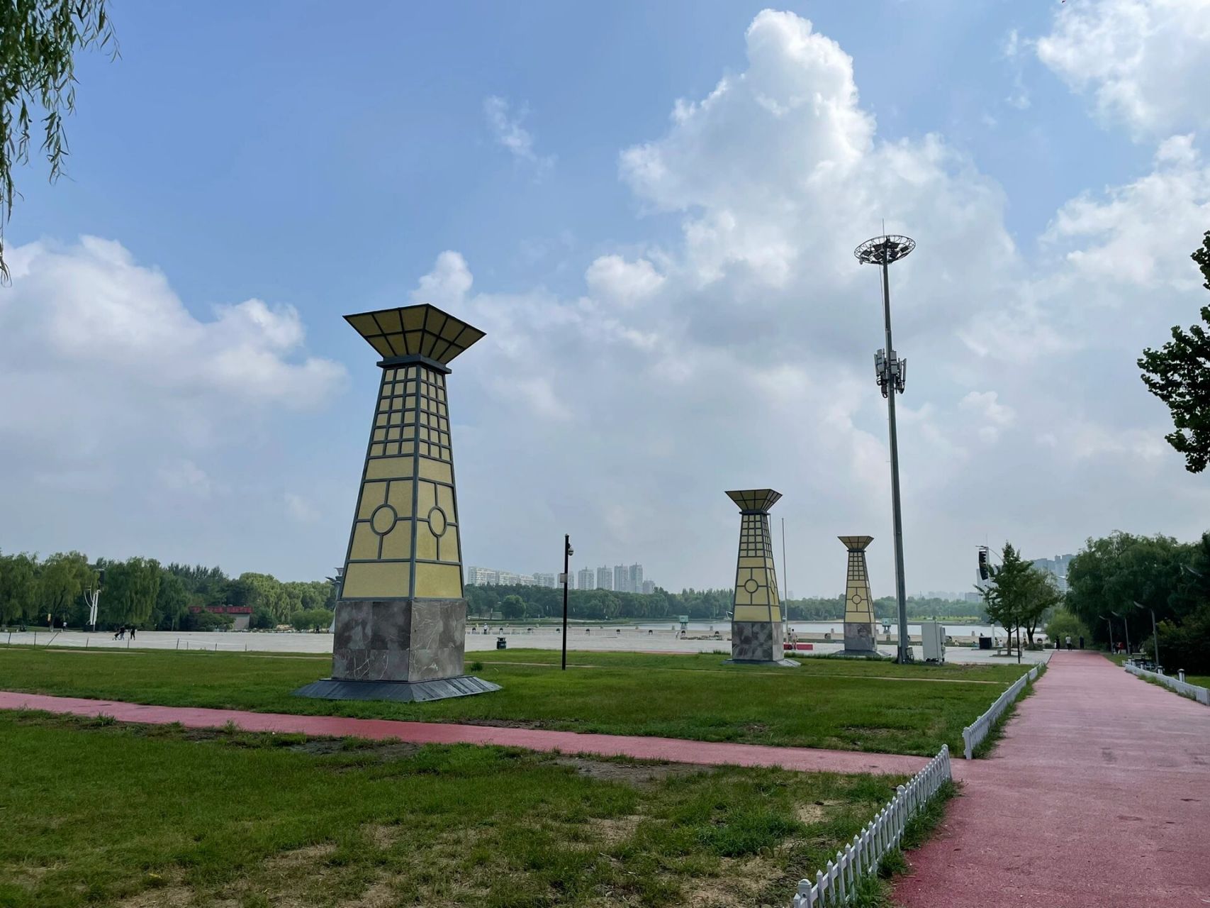 抚顺月牙岛公园 风景好,小朋友挖沙捞鱼 有停车场,适合过周末