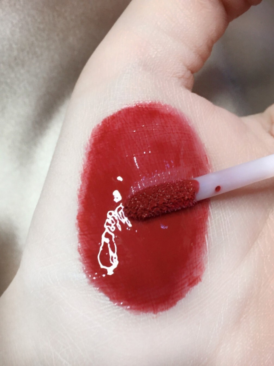 今天po的是超嫩超甜的colorkey珂拉琪小黑镜漆光系列唇釉#7019999