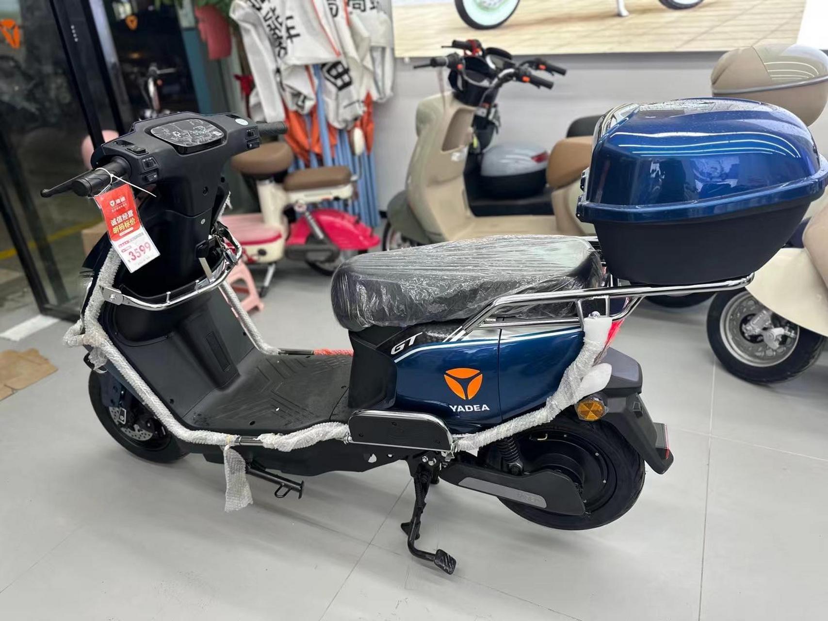 雅迪欧锐 配置72v20an雅迪原装石墨烯电池,电池质保一年,95电可跑70