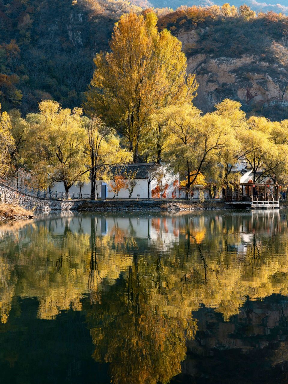 延庆百里画廊全长约100公里,是世界上最长的山水画廊之一,这里的景色
