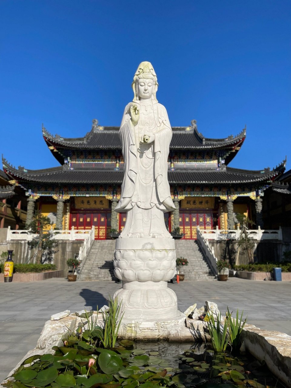 炑行 i 舟山五雷禅寺·有雷神的寺庙 五雷寺在五雷山顶,庙里的观音