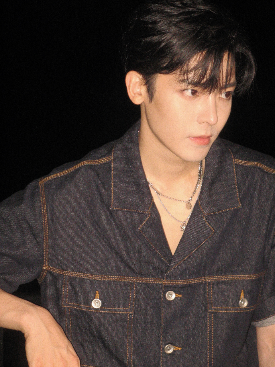 侯明昊  他的眼睛像黑夜的星星@侯明昊  #室的絮