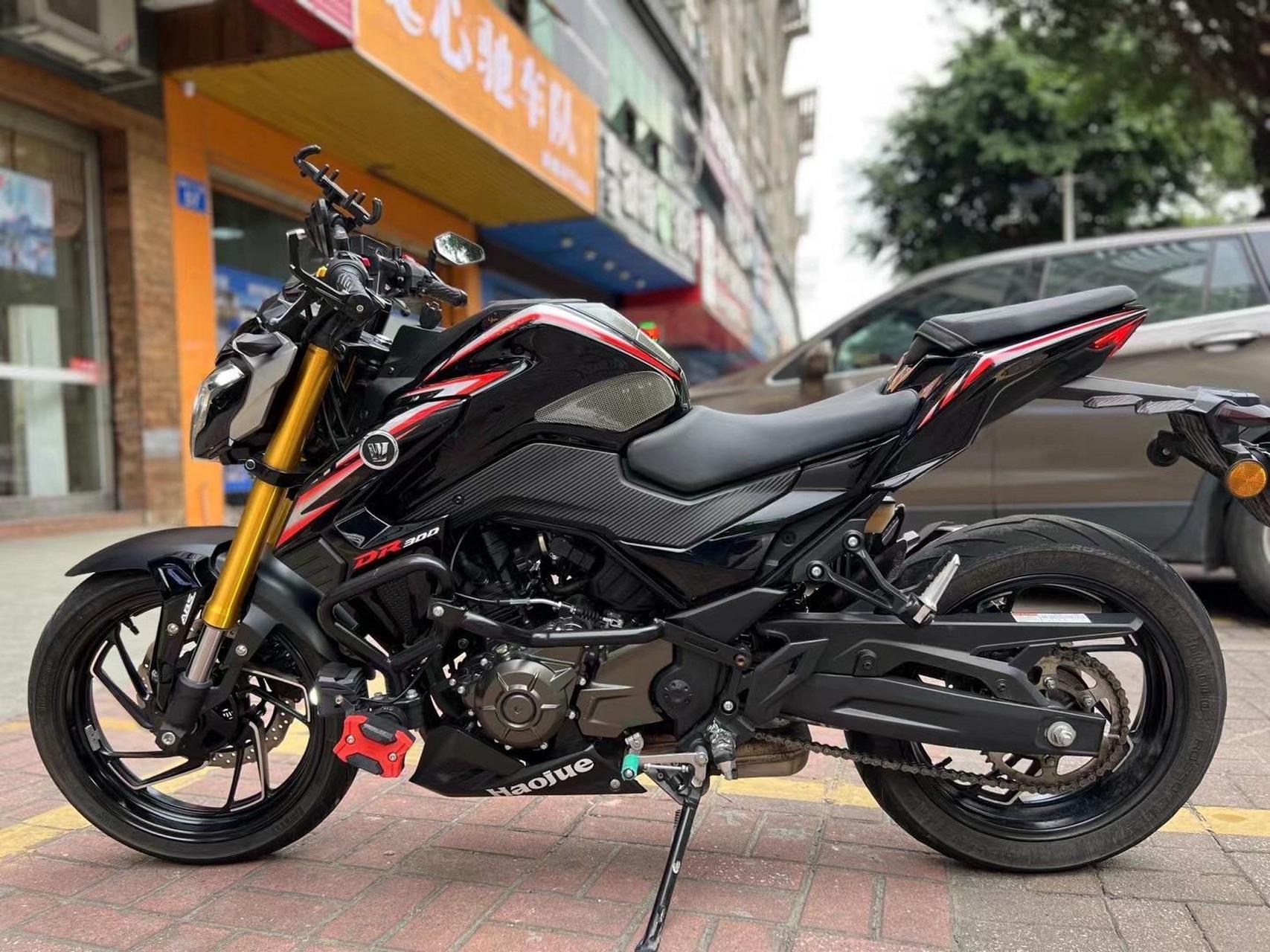 21豪爵dr300   行驶了6000公里 加装护杠/防摔棒/手机支架 / 手把镜