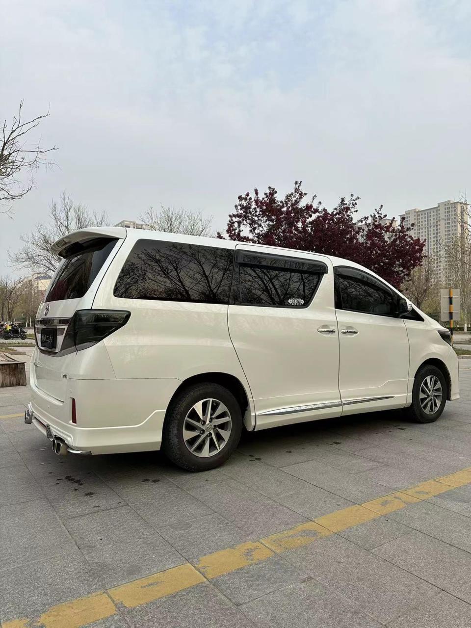 丰田alphardv6报价图片