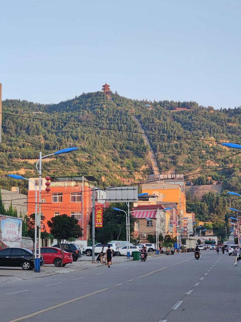 三门峡高阳山景区, 这牌坊够大气.
