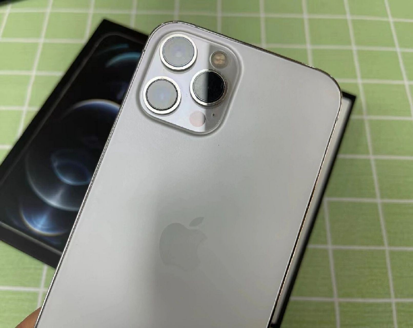 苹果iphone12 promax 国行 256g 银色 国行 全原装在保 外观整体9.