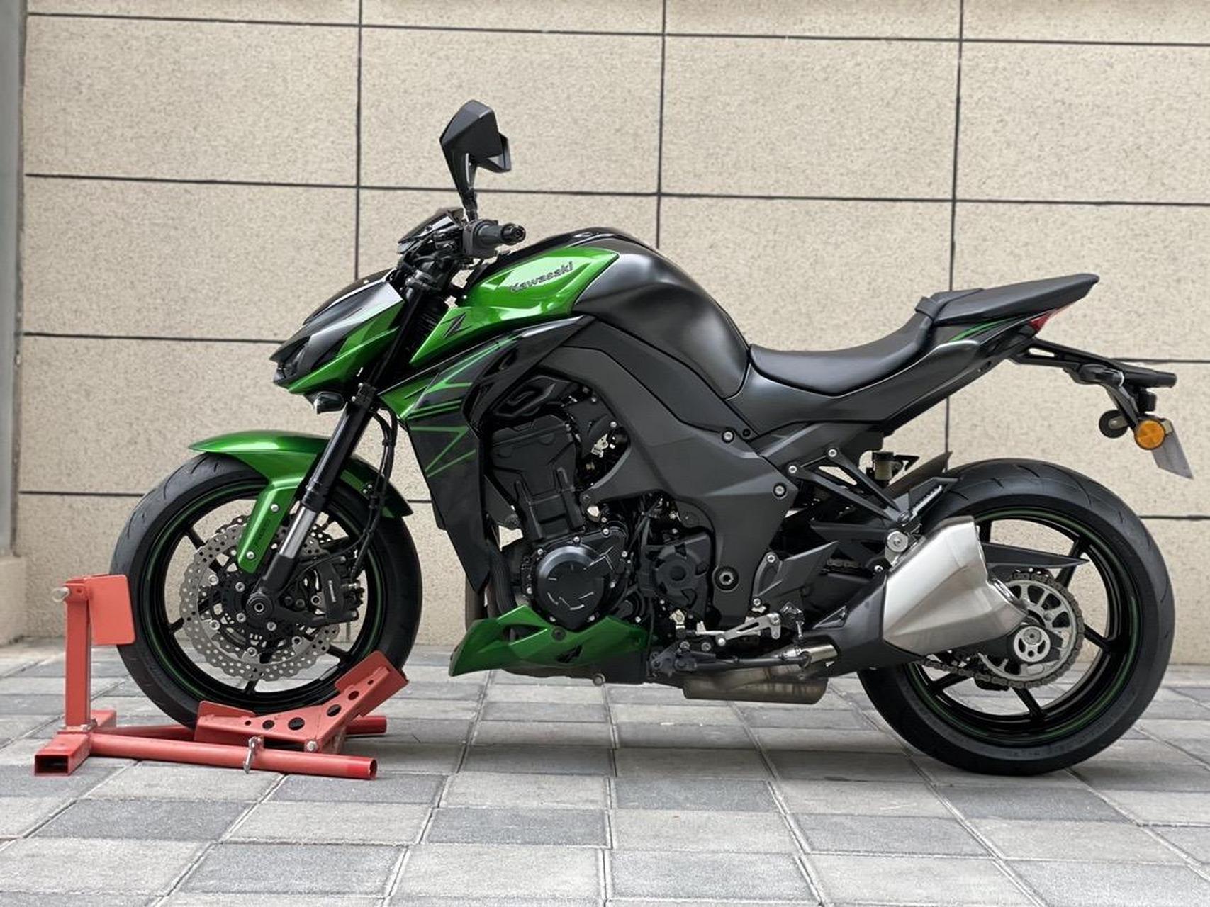 【进口车型】川崎z1000 【生产日期】2022年9月 【行驶里程】690