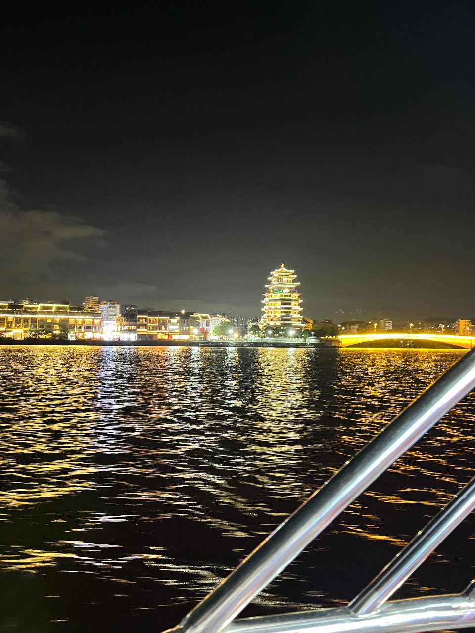 东江游 水东街的东江游,还是夜景好看.吹着风舒服