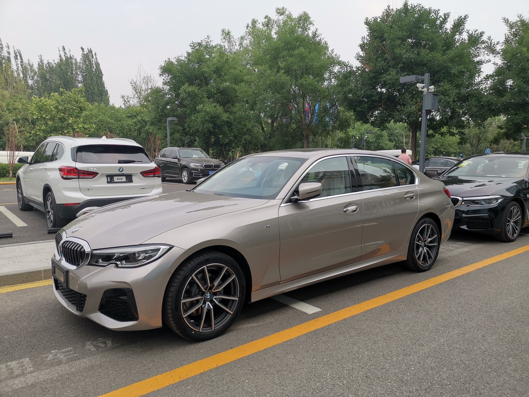 2021款宝马325li运动版开士米银,香不香?