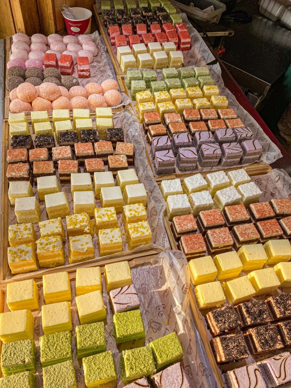 一元西点批发,昆明发货(回头客) 昆明一元西点批发公司,鲜花蛋糕批发