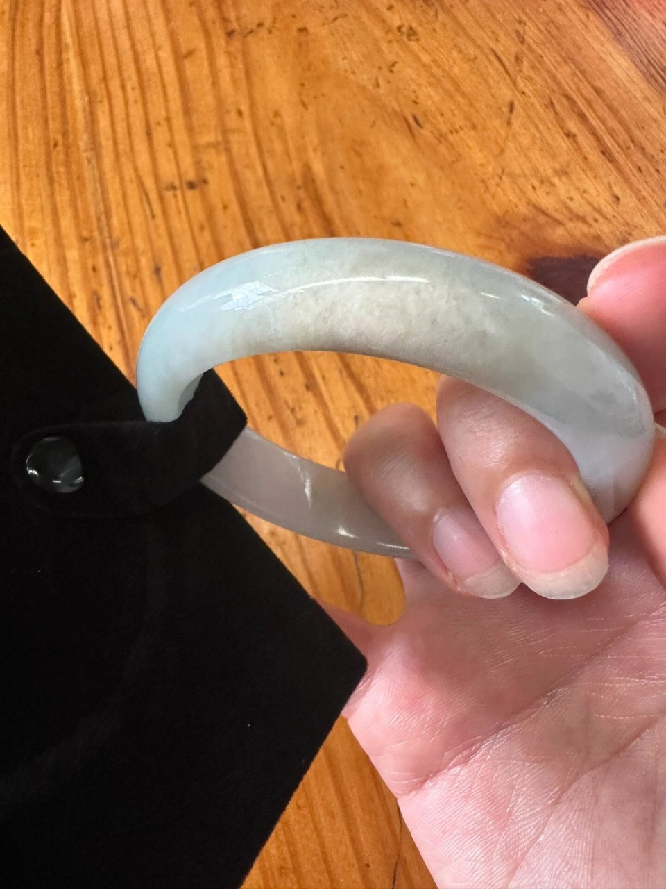 翡翠镯死棉 这个翡翠帮我看下,种水挺好的,就是有一团死棉,发黄的感觉