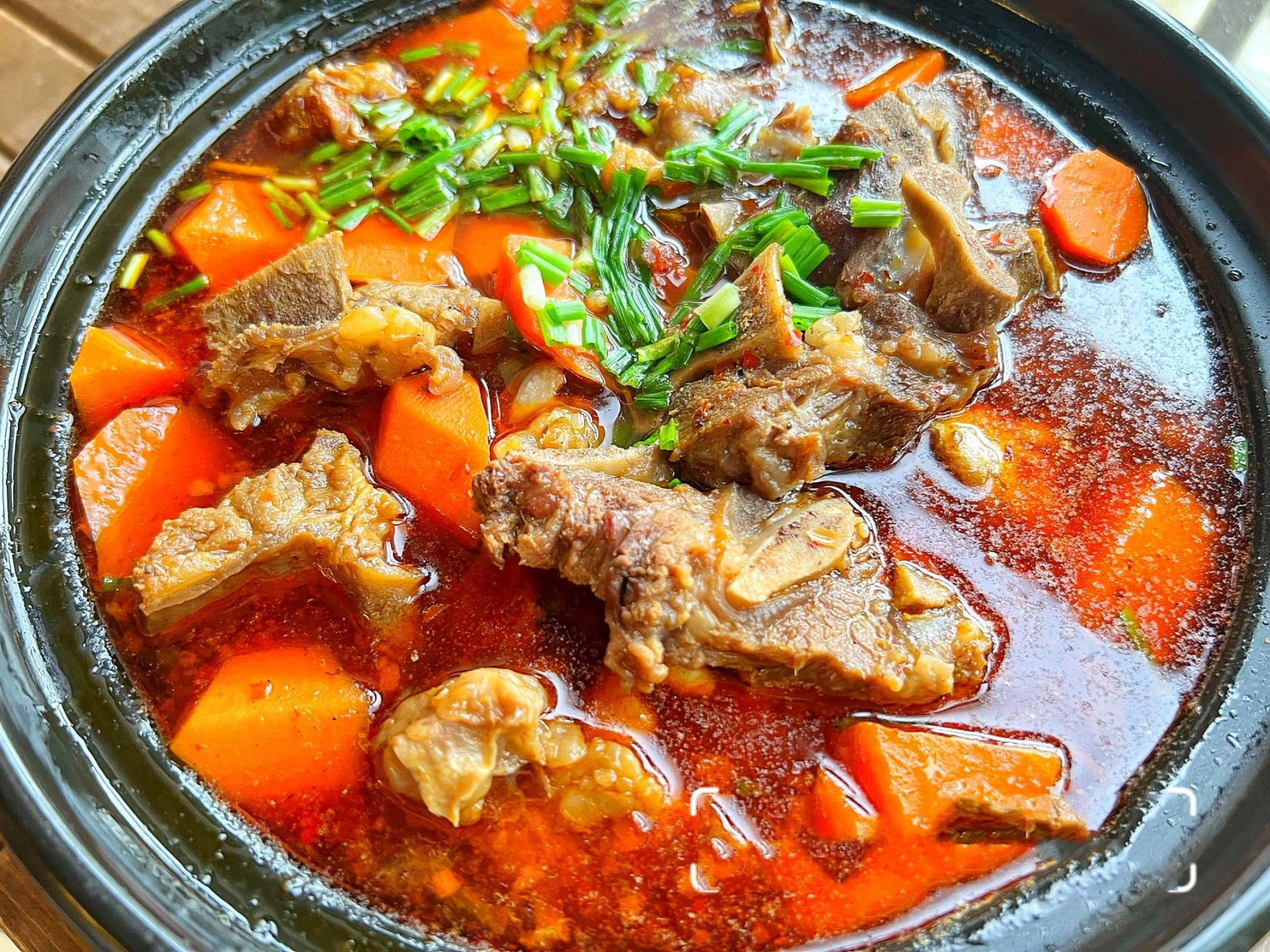 🔥最简单易做的胡萝卜牛骨火锅 今天我爸妈来我家,我爸连喝四碗牛骨