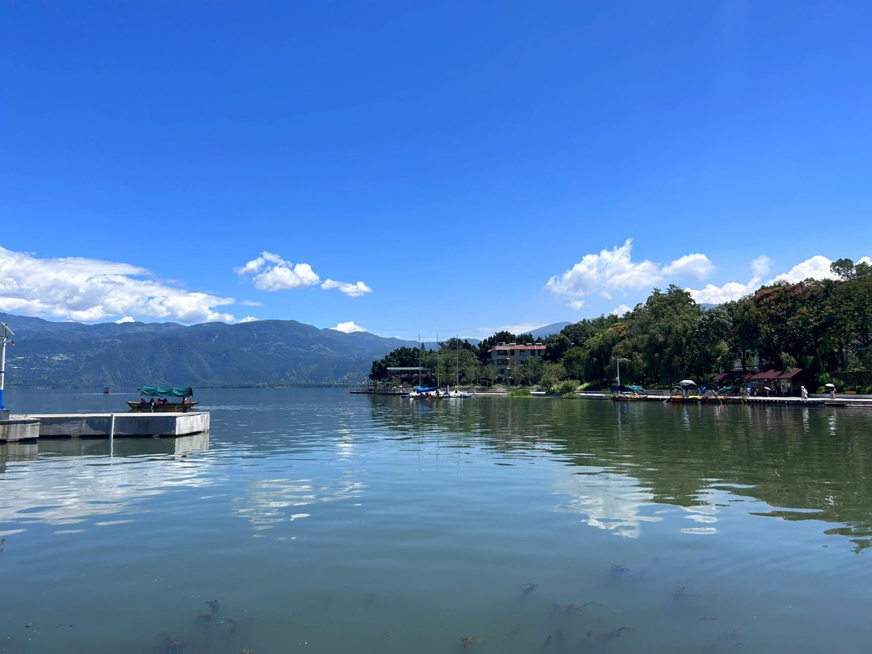 西昌邛海金鳞沙滩 99旅游路线:海门渔村—邛海公园—银鳞沙滩—核桃