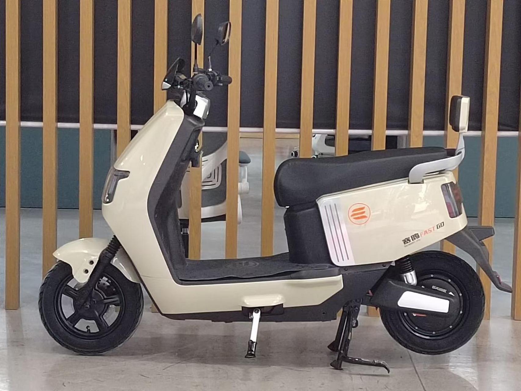 赛鸽电动车  电机质保三年  nfc智能开锁   也可绑定手机后手机开锁