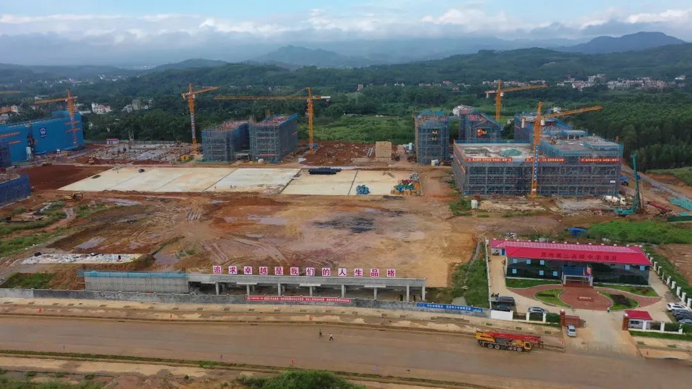 近段时间以来,贺州第三高级中学项目建设正全速推进中,截至目前,整体