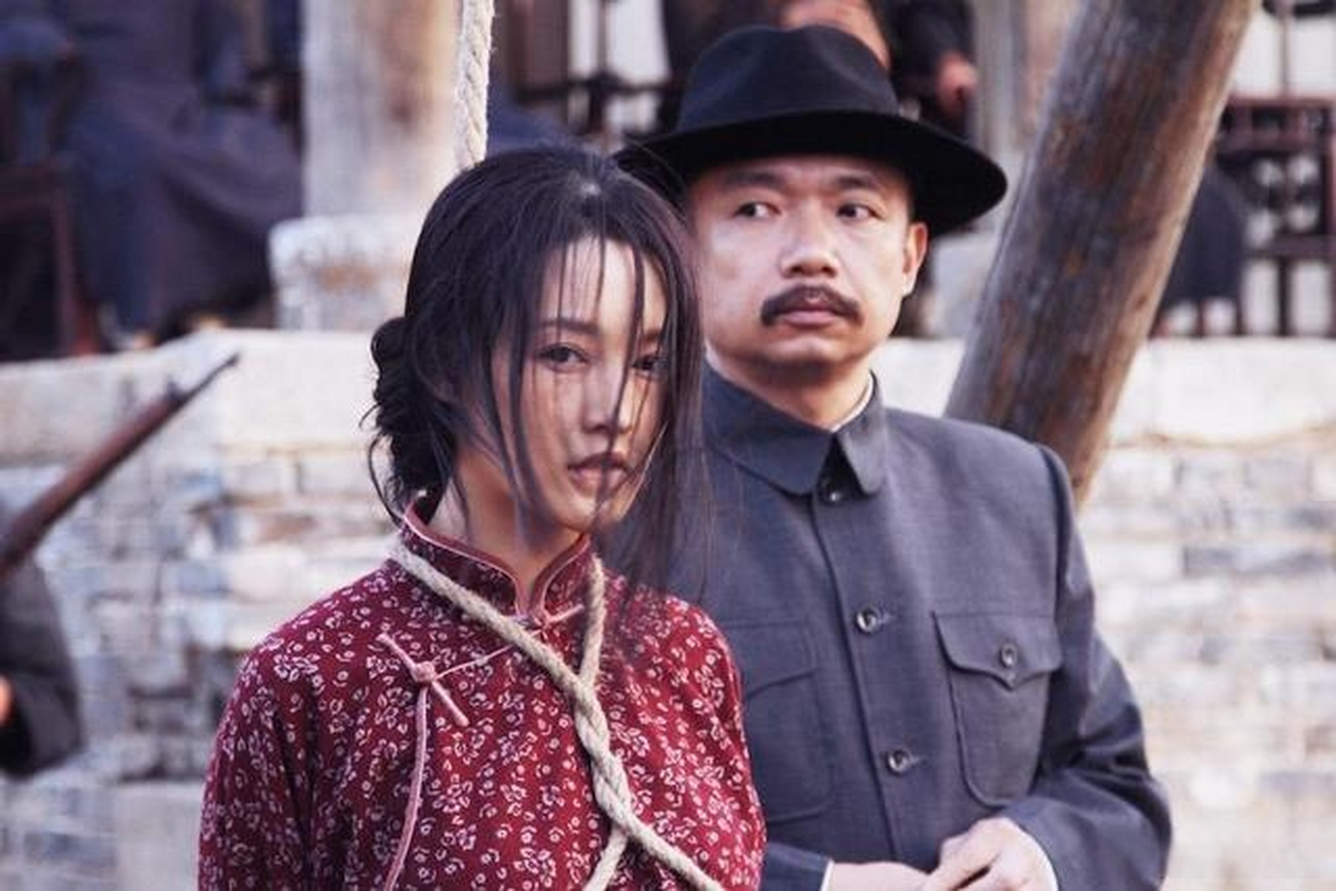 田小娥被当众扒掉裤子是她厄运的起点.