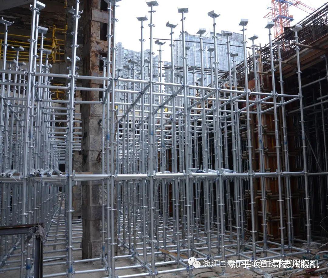 盘扣式脚手架搭设高度83场地长度1212m如何定脚手架立杆横纵距步距