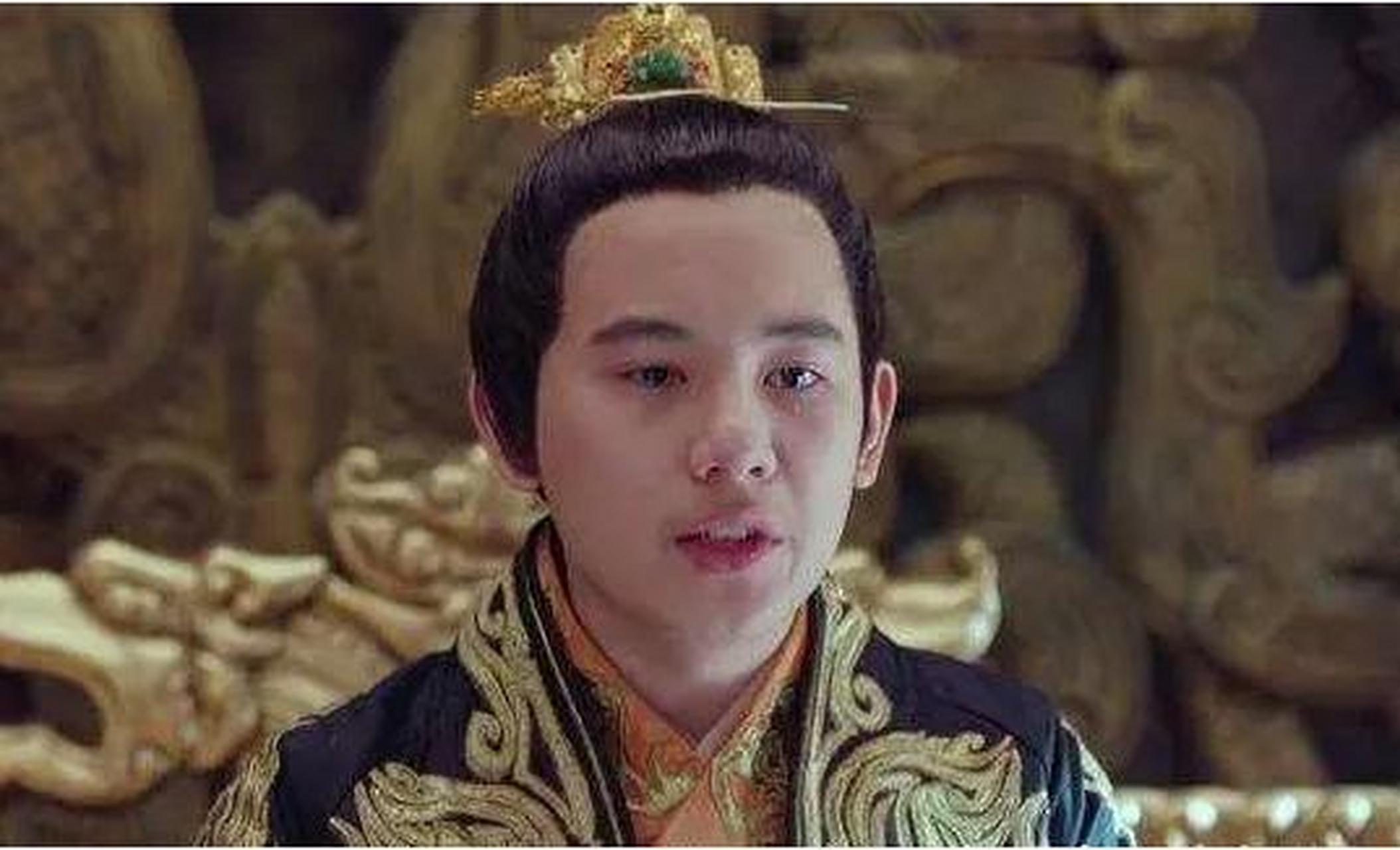 萧昭文即位时,只有15岁.