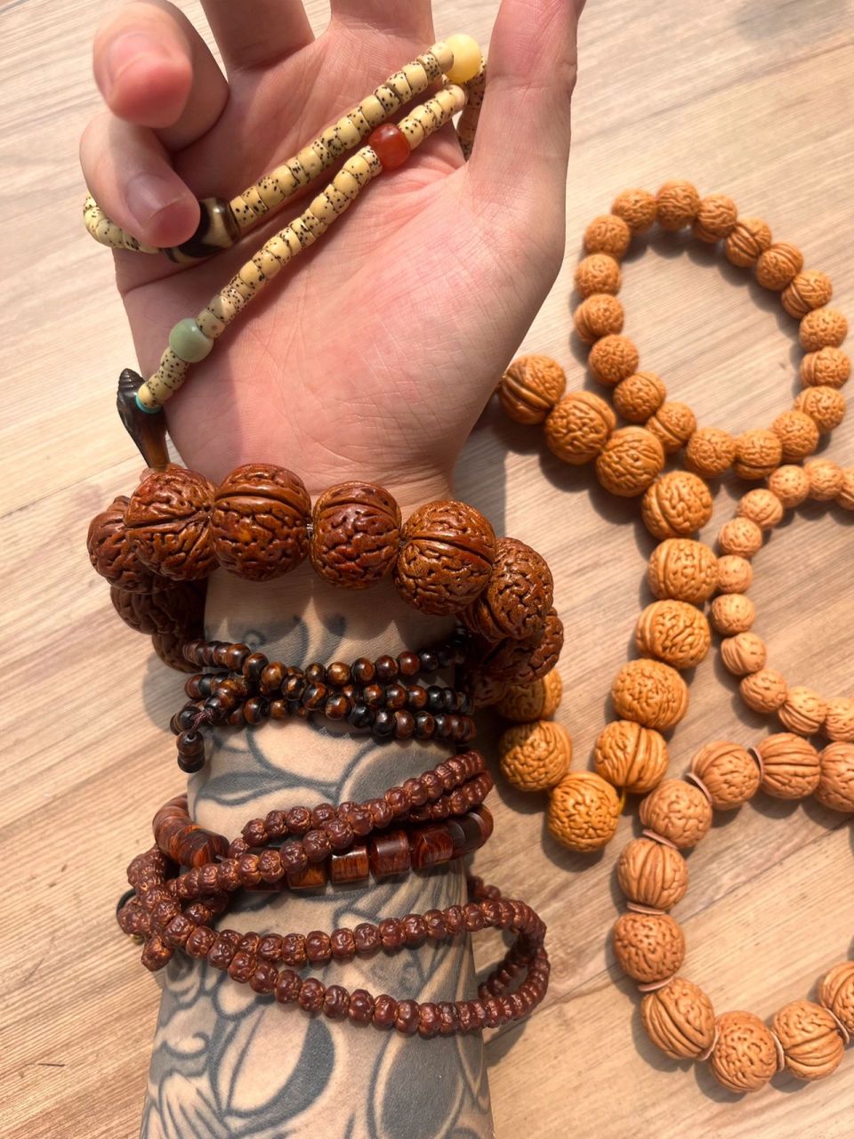 桃核手串 辟邪纳福 桃核雕刻是中国传统特色雕刻艺术,明代的核雕最早