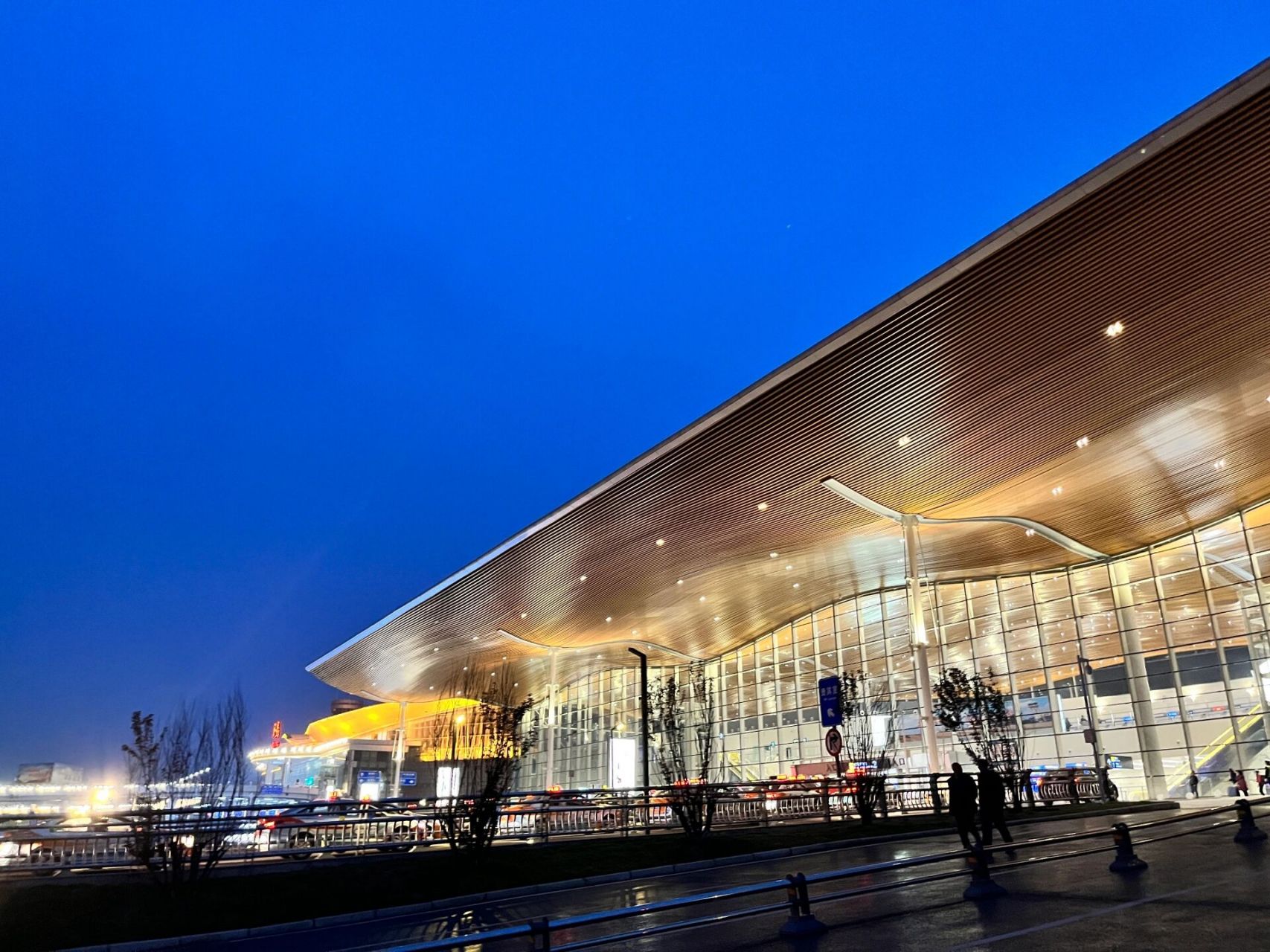 第一次觉得绵阳机场像机场 以前只有一个t1冷冷清清l看着像车站!