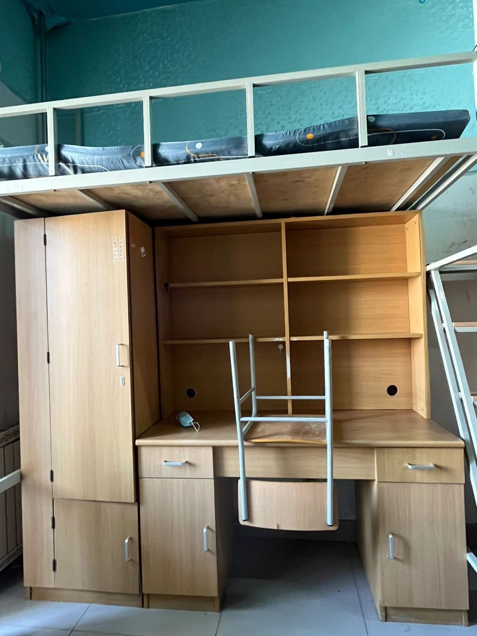 天津师范大学研究生宿舍细节 整体:硕士生四人间(上床下桌有空调,公共