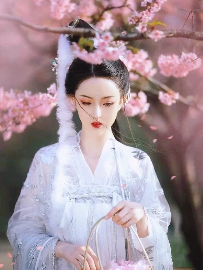 白衣古风女头,拿图点赞!