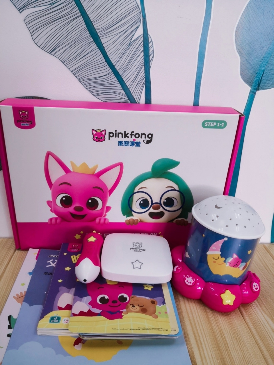 我给我家宝宝订购的是碰碰狐家庭课堂早教盒子,为了让大家做一个更好
