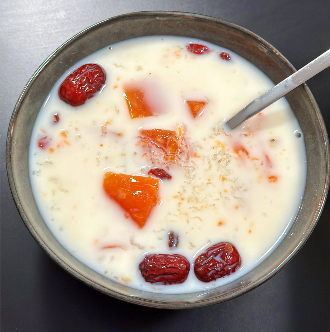 9297甜品分享|桃胶木瓜糖水 步骤: 16615桃胶,雪燕和皂角米