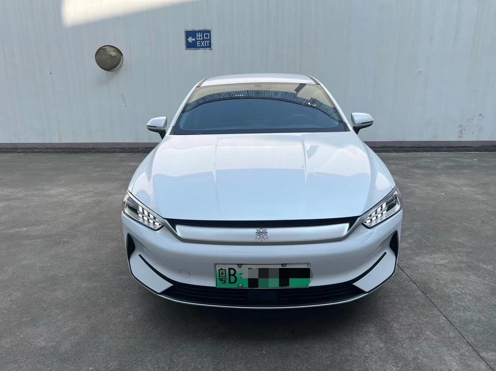 深夜秒下21年比亚迪秦plus ev400出行版,指导价17.