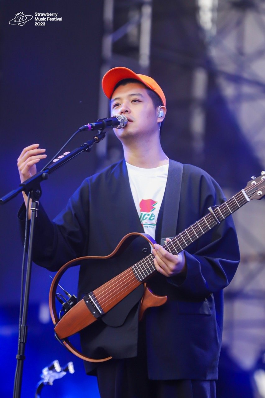 still_阜宁金沙湖 2023#草莓音乐节#  马頔-麻油叶  抱着吉他走入阜宁
