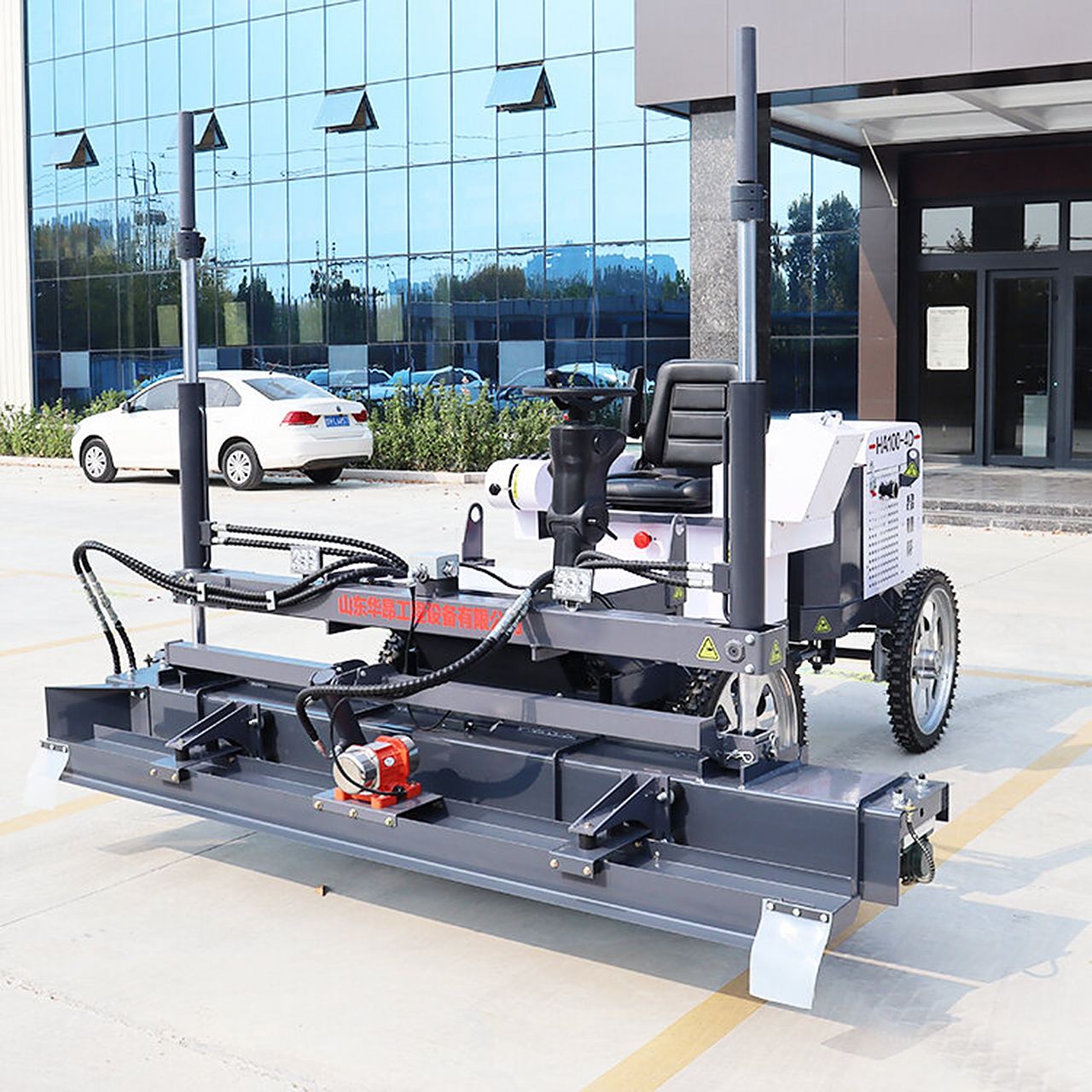 ha100-4d座驾式激光整平机 ★智能方向盘操作模式,操控灵活,单人即可
