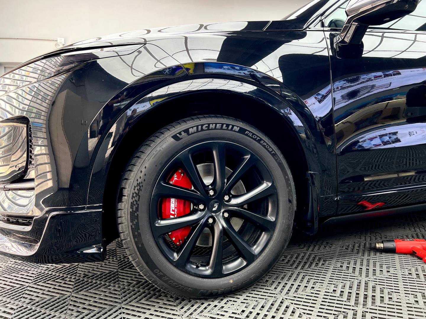 理想one究极黑武士,搭配幻夜前后包围~原车黑色,升级全车亮条黑化