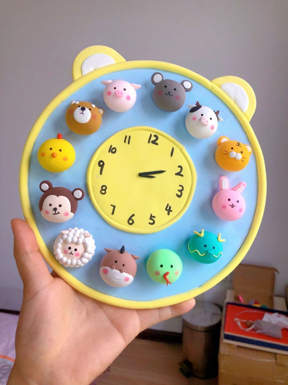 手工黏土十二生肖钟表 由于没有考虑到数字对应属相,翻车了,不过宝宝